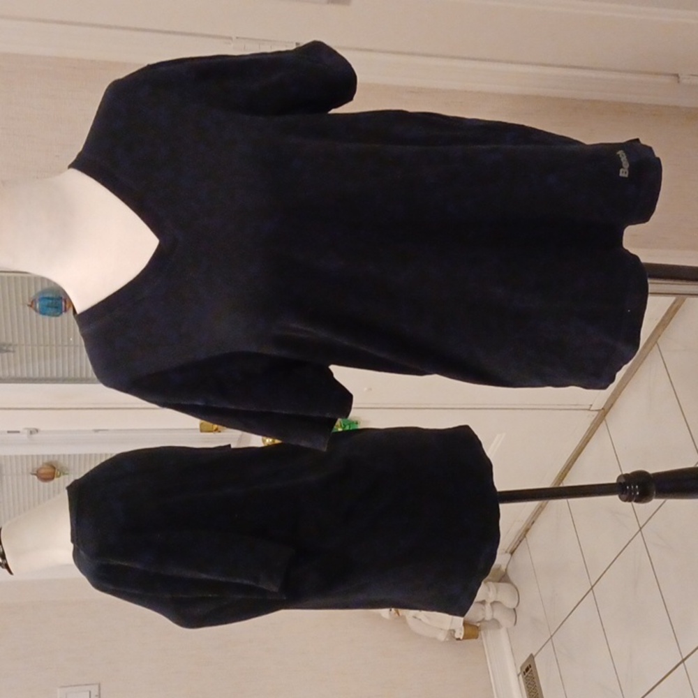 4/$40 Black "Bench" V-Neck Tee - Size Medium